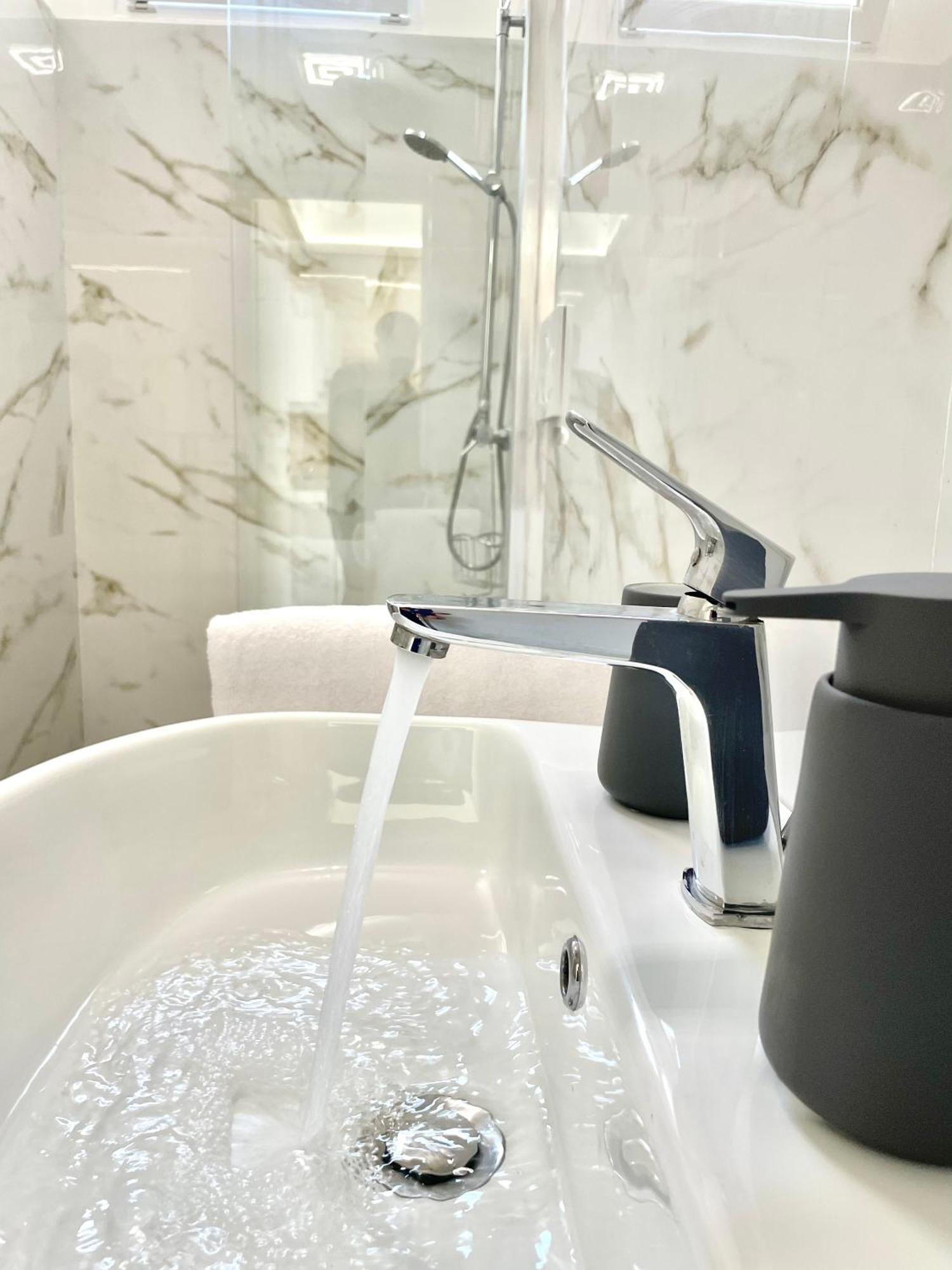 Appartamento Vohis Luxury House - Fast Wi-Fi & Easy Parking Lecce Esterno foto